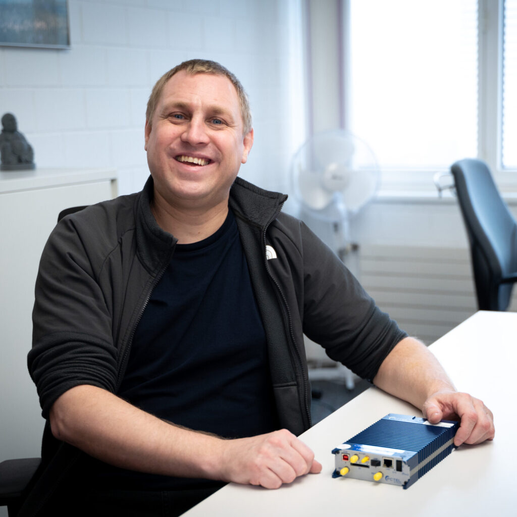 9232 STRAPAG Dez 2025 30 scaled e1768471959187